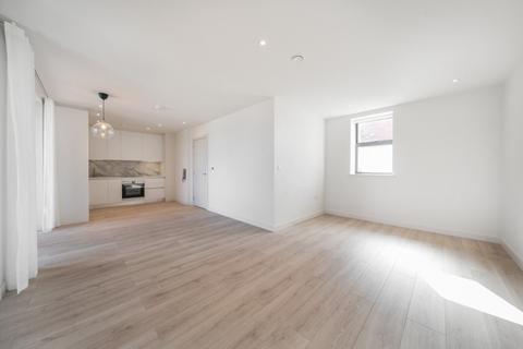 3 bedroom apartment to rent, Voss Court London SW16