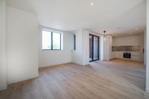 3 bedroom apartment to rent, Voss Court London SW16