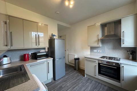 4 bedroom flat to rent, Hope Park Crescent, Newington, Edinburgh