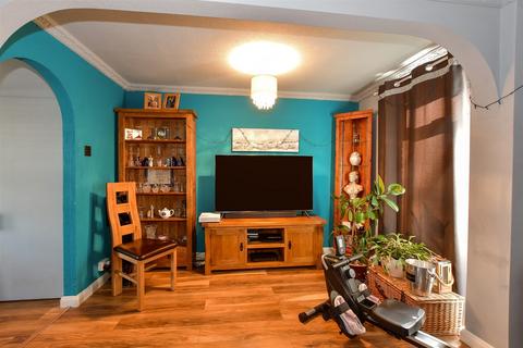 15 Caldbeck, Waltham Abbey, EN9 1UR