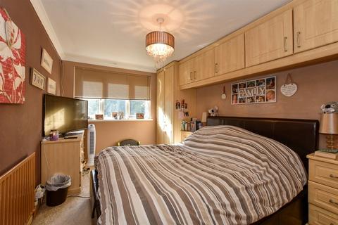 15 Caldbeck, Waltham Abbey, EN9 1UR