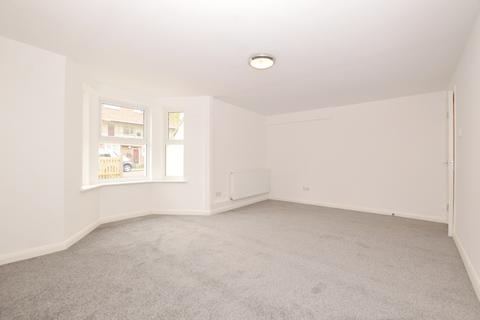 2 bedroom flat to rent, Fenwick Road Peckham SE15