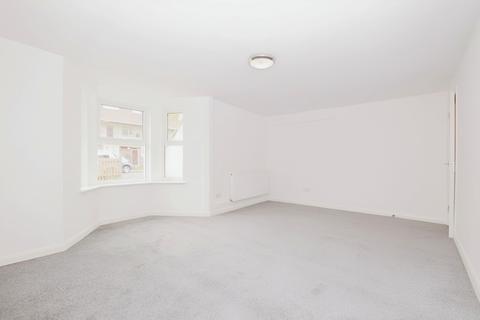 2 bedroom flat to rent, Fenwick Road Peckham SE15