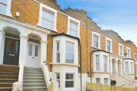 2 bedroom flat to rent, Fenwick Road Peckham SE15