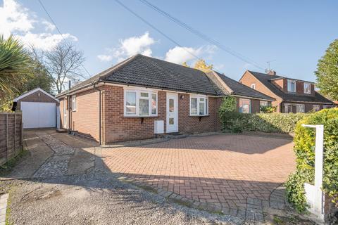 2 bedroom bungalow for sale, Kingfield Gardens, Woking, GU22