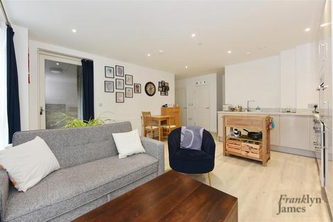 2 bedroom apartment to rent, 28 Thomas Road, London, E14 7UU