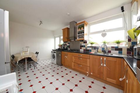 5 bedroom semi-detached house to rent, Abbots Gardens, East Finchley, N2