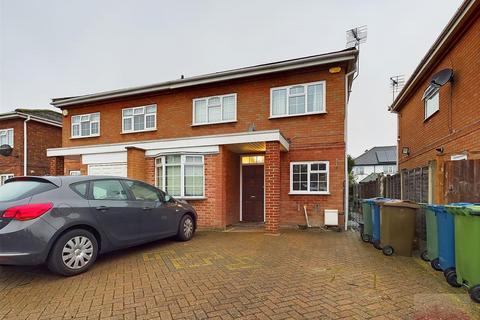 4 bedroom semi-detached house to rent, Verwood Road, Harrow