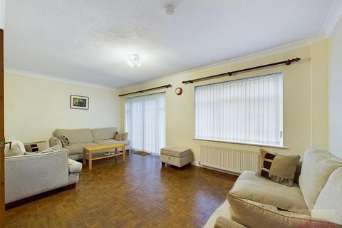 4 bedroom semi-detached house to rent, Verwood Road, Harrow