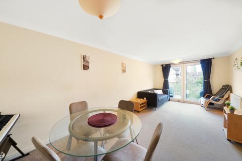 2 bedroom flat to rent, Cadnum Lodge, Schooner Close, London, E14