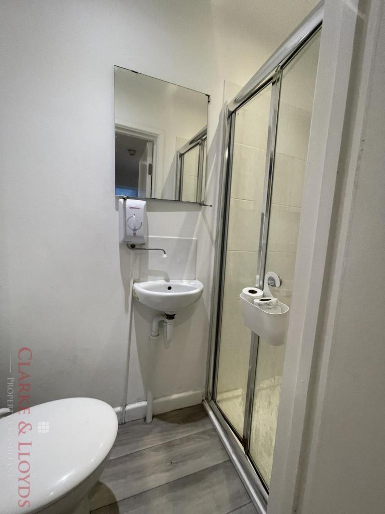 Room 2 Bath