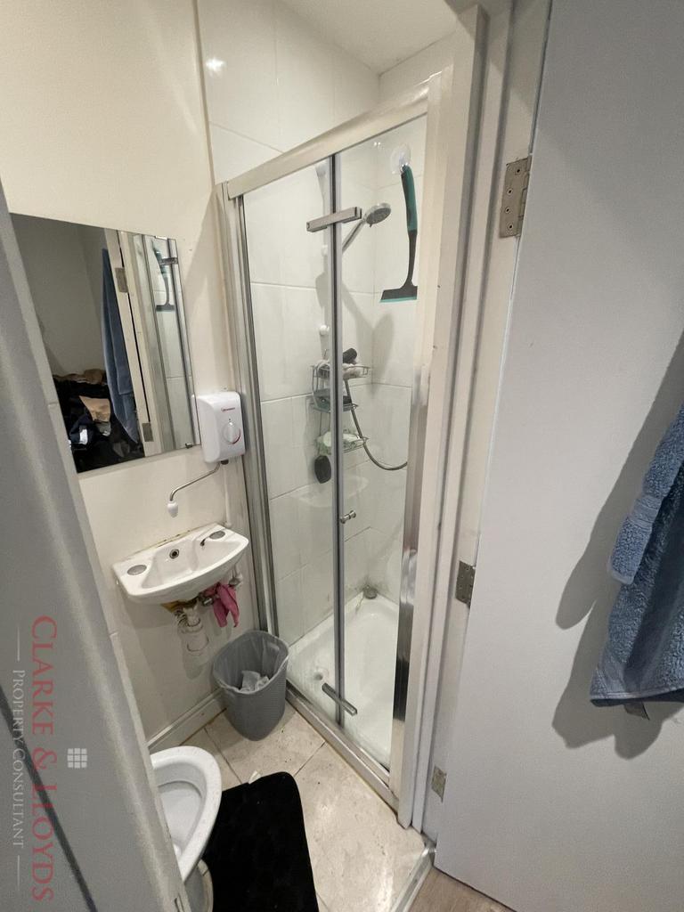 Room 5 Bath