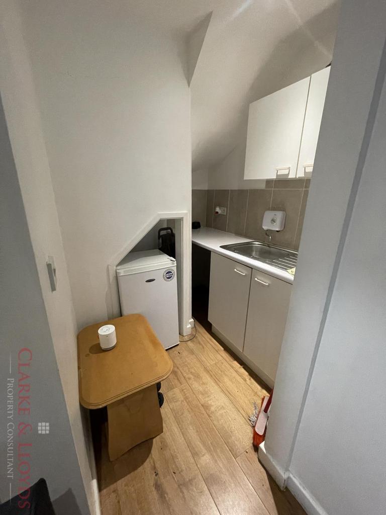 Room 6 kitchenette