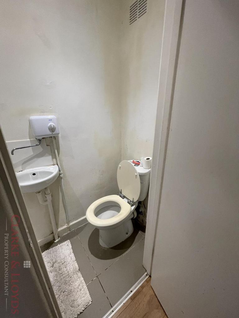 Room 6 Bath