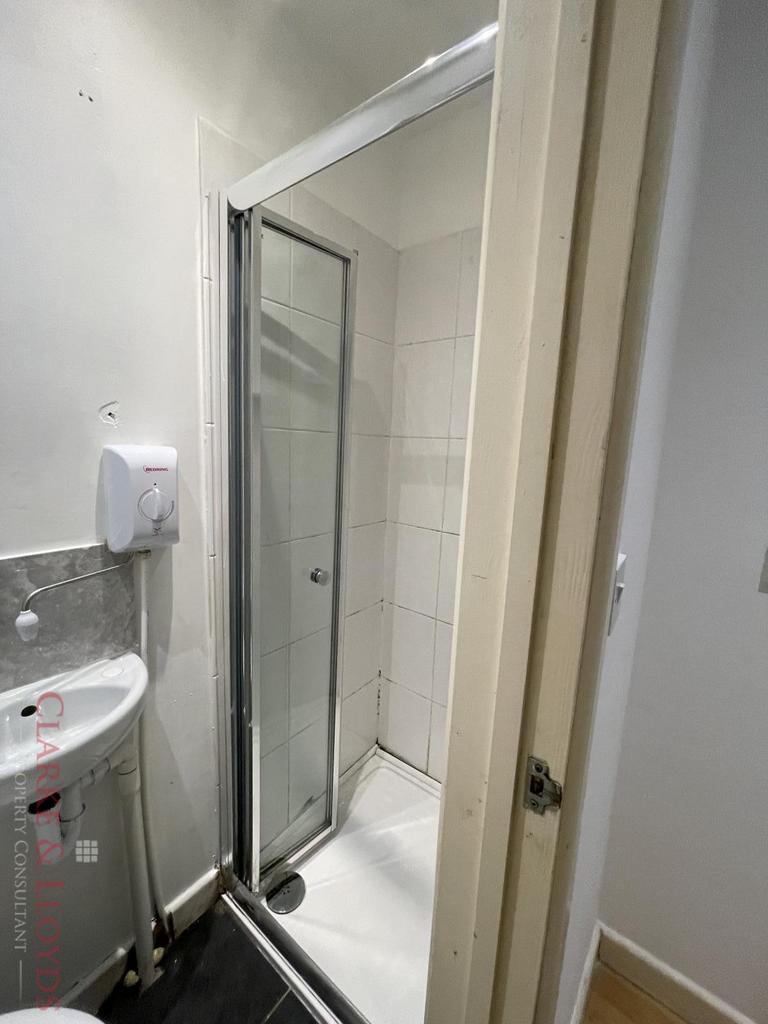 Room 3 Bath