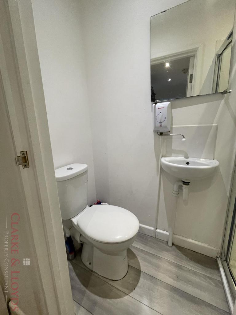 Room 2 Bath
