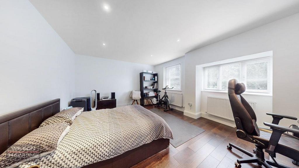 1 Moat Lodge, London Road - c9m UVRrf V3 CHYuotr V33 (