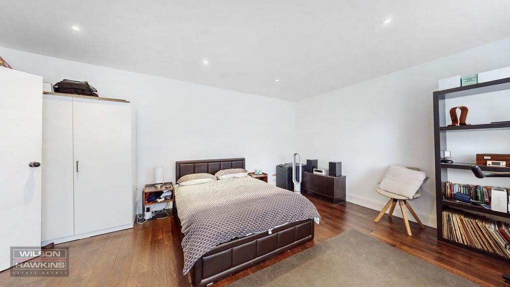 1 Moat Lodge, London Road - V1 HDRFHs Zx6 Irx DJ9 BJx (