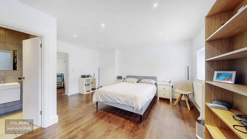 1 Moat Lodge, London Road - f X8mp GOylvd ILT6 M210d (