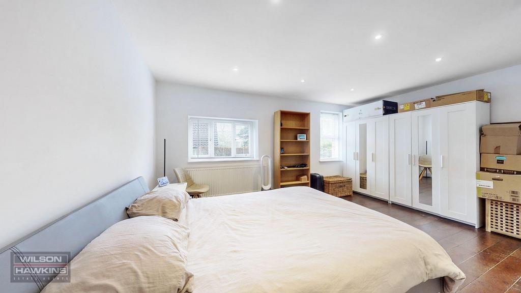 1 Moat Lodge, London Road - jugmm7 R9mrg Qz BO0 O6tt (