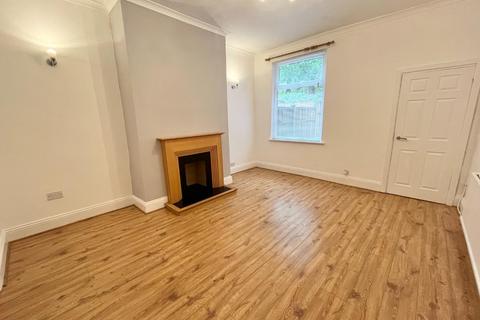 3 bedroom terraced house to rent, Irwell Street, Manchester M26