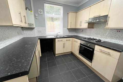 3 bedroom terraced house to rent, Irwell Street, Manchester M26