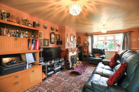 3 bedroom semi-detached house for sale, Hillcrest Avenue, Burton Latimer