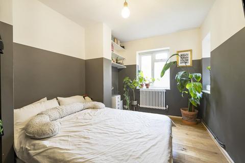 2 bedroom flat for sale, Thornton Road, Balham