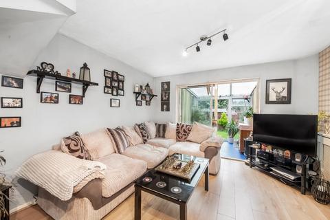 2 bedroom terraced house for sale, Pennington Way, London