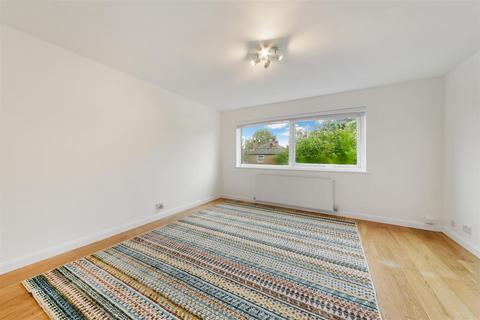 2 bedroom flat for sale, Montague Road, Wimbledon SW19