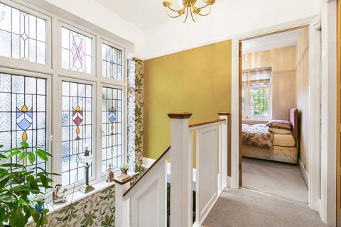 223 Percy Road, Twickenham, TW2 6JL