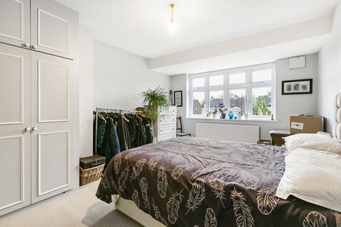 223 Percy Road, Twickenham, TW2 6JL