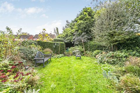 223 Percy Road, Twickenham, TW2 6JL