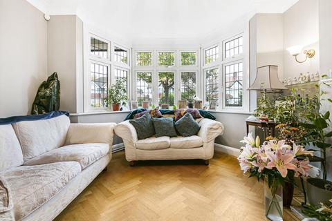 223 Percy Road, Twickenham, TW2 6JL