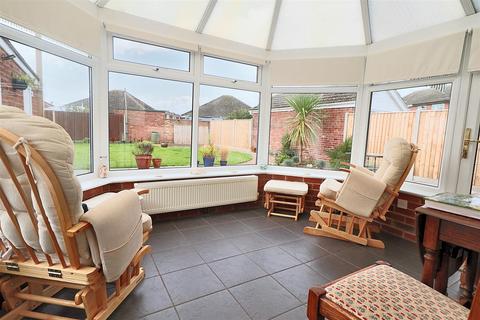 2 bedroom detached bungalow for sale, Hillcrest Drive, Lowestoft