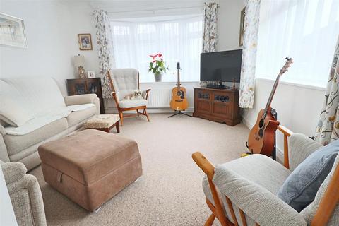 2 bedroom detached bungalow for sale, Hillcrest Drive, Lowestoft