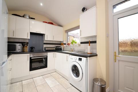 2 bedroom terraced house to rent, George Street, Skipton, BD23