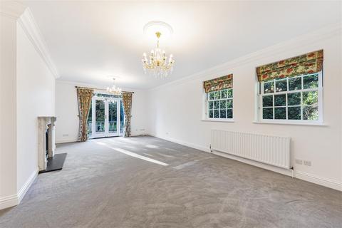 4 bedroom detached house to rent, Wrotham Road, Meopham