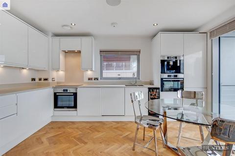 2 bedroom flat to rent, PENTHOUSE, Commercial Road, London, E1