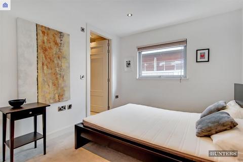 2 bedroom flat to rent, PENTHOUSE, Commercial Road, London, E1