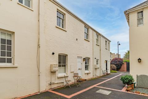 2 bedroom coach house for sale, Montpellier House, Suffolk Square, Cheltenham, GL50