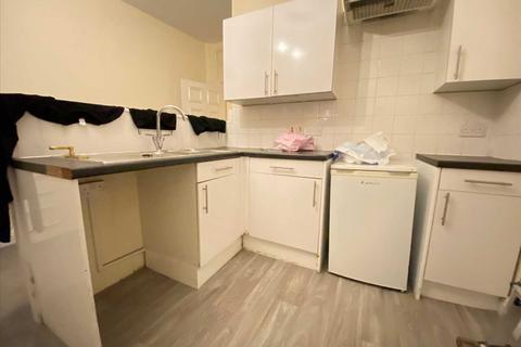 1 bedroom in a house share to rent, Castle House, Bridge St, Colnbrook, Slough