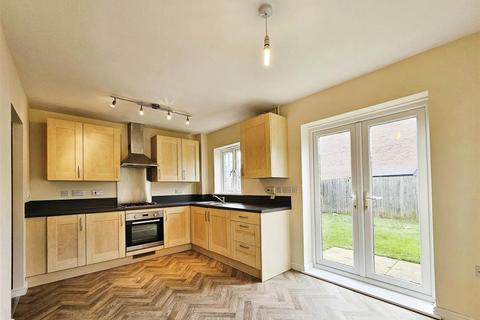 3 bedroom detached house to rent, Thistle Drive, Northants NN14