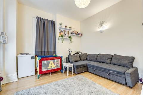 2 bedroom flat for sale, Richmond Road, Worthing, West Sussex, BN11