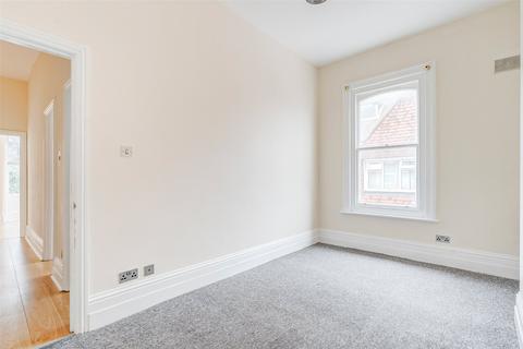 2 bedroom flat for sale, Richmond Road, Worthing, West Sussex, BN11