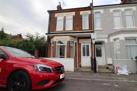 4 bedroom end of terrace house to rent, Verulam Road, Southampton