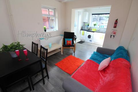 4 bedroom end of terrace house to rent, Verulam Road, Southampton