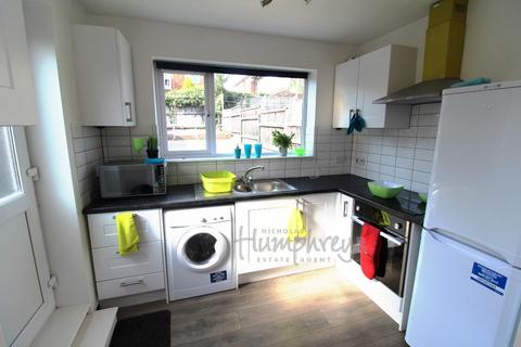 4 bedroom end of terrace house to rent, Verulam Road, Southampton