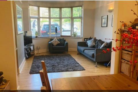 2 bedroom flat for sale, 111b Wood Lane, TW7 5EG