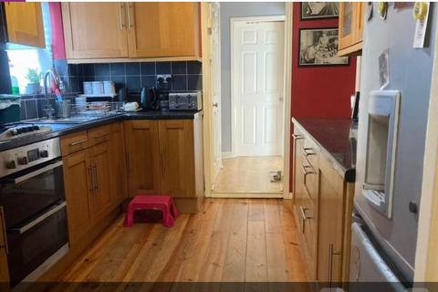 2 bedroom flat for sale, 111b Wood Lane, TW7 5EG